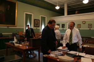 Clockwise from left, attorney David Cooper and landscape architect David Raphael talk following the trial as attorney James Dumont and architect Claudio Veliz look over papers. Photo by Cynthia Prairie