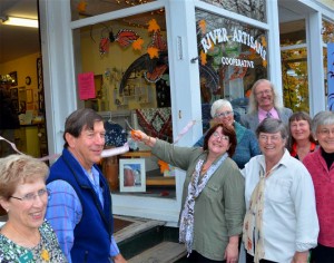 River Artisans Cooperative members cut the ribbon for its grand opening. Photo by Linda Carlsen Sperry