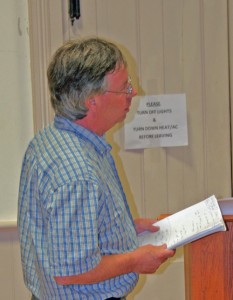 Chester resident Paul Dexter questions the proposal to raise the subdivision size of property to 3 acres from 2. Photos by Cynthia Prairie
