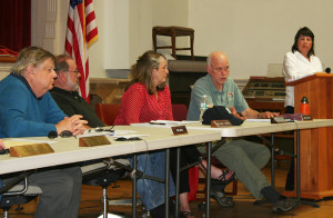 Arne Jonynas addresses an audience member