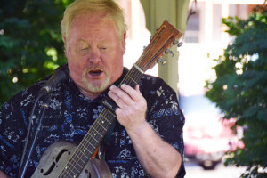 Chris Kleeman entertains at outdoor concert