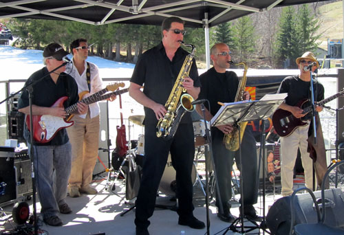 Enjoy a mixture of Blues, Soul, Classic R & B and Rock & Roll by Frydaddy and the Little Town Horns at Chester outdoor concert
