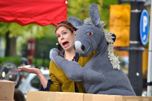 Lindsay and her Puppet Pals entertain at the Rock Library