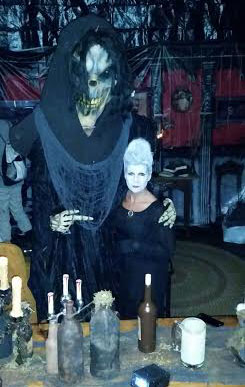 A charming couple greeted guests at MacLaomainn's Haunted House. Photo by MacLaomainn's.